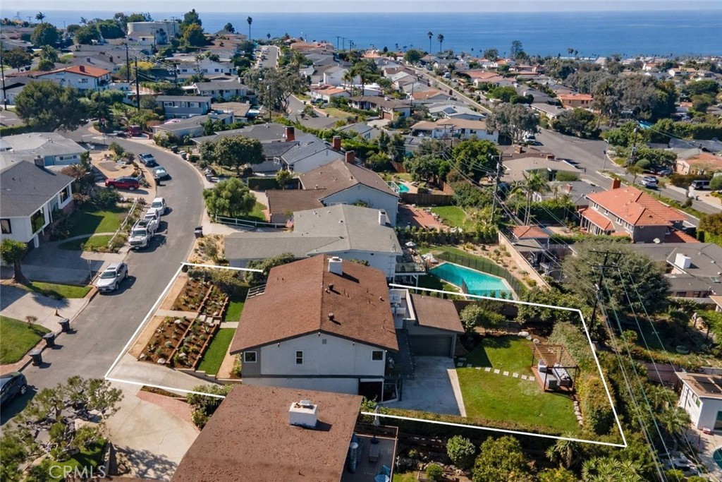 221 Via Los Miradores