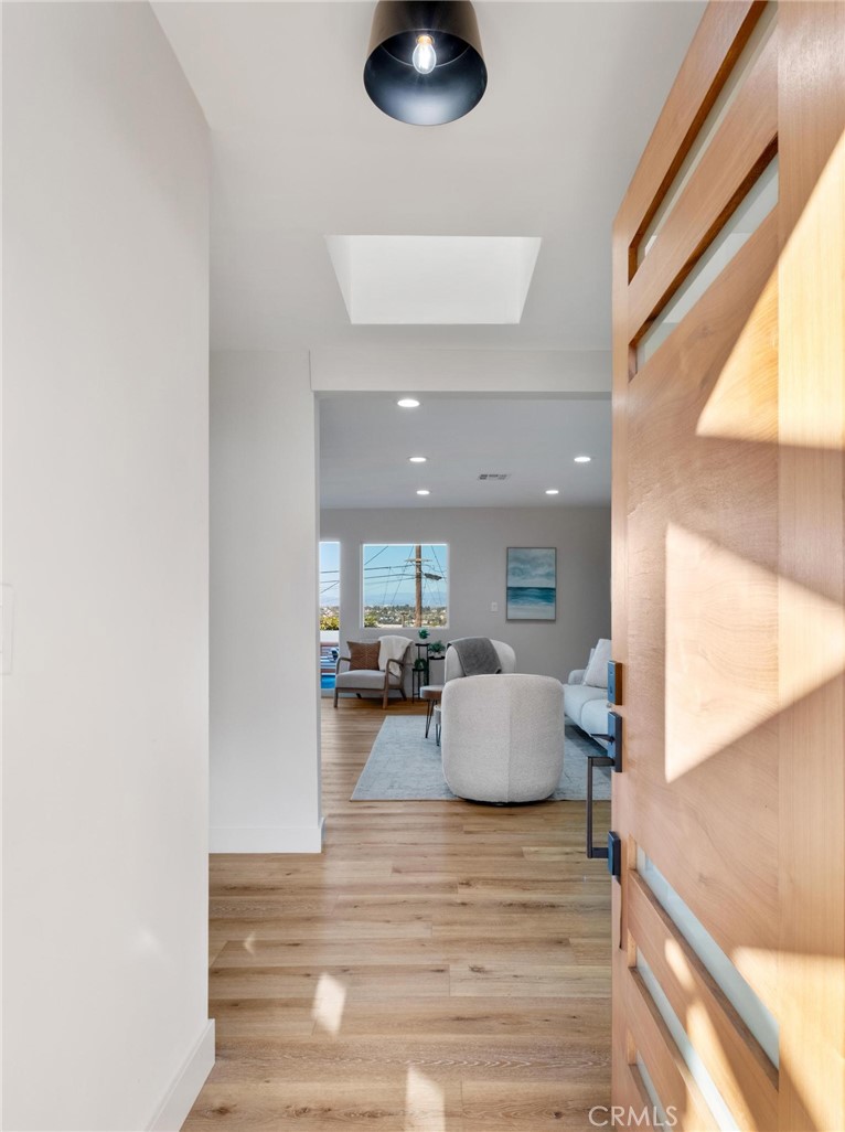 221 Via Los Miradores