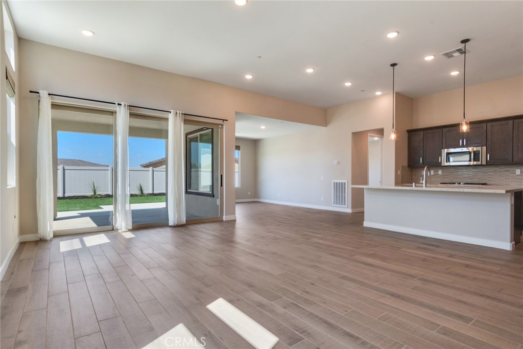 1561 Gardenview Trail