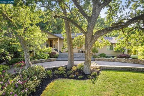 Photo of 3345 Ridge Rd Rd, Lafayette, CA 94549 (MLS # 41131853)