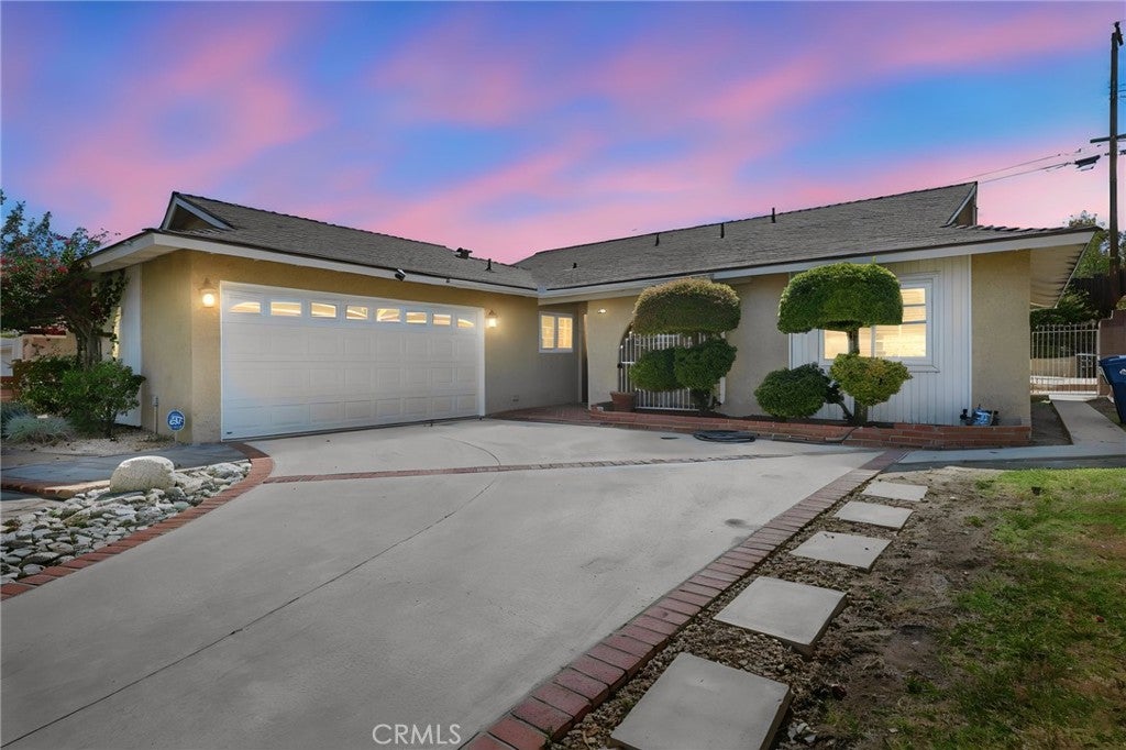 3523 S Flemington DR