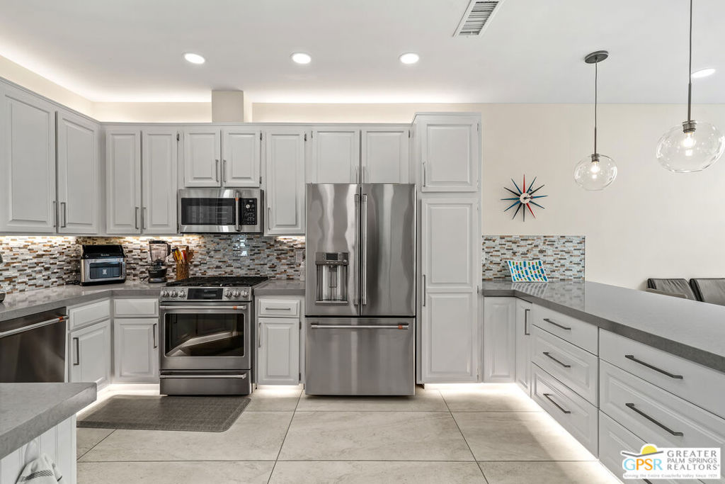 Palm Regency - Residential