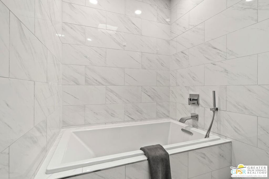 Palm Regency - Residential