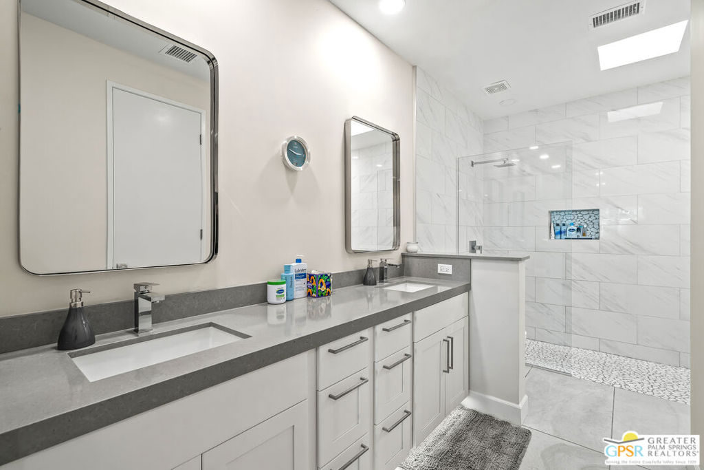 Palm Regency - Residential
