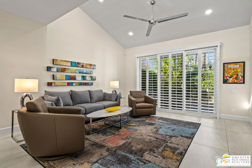 Palm Regency - Residential