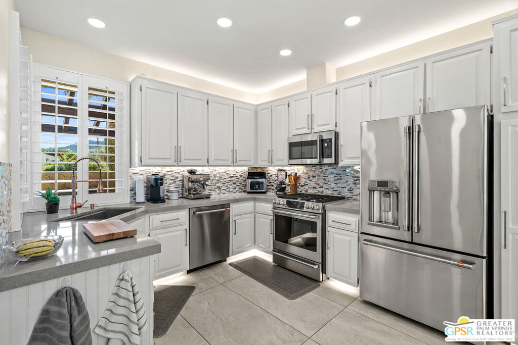 Palm Regency - Residential