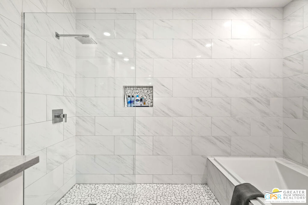 Palm Regency - Residential