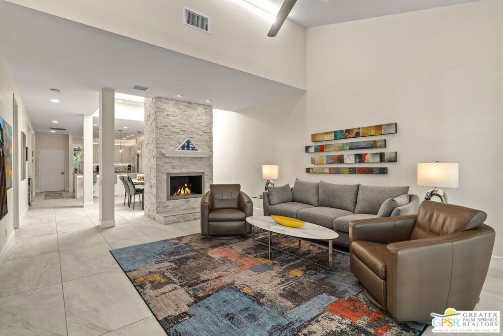 Palm Regency - Residential