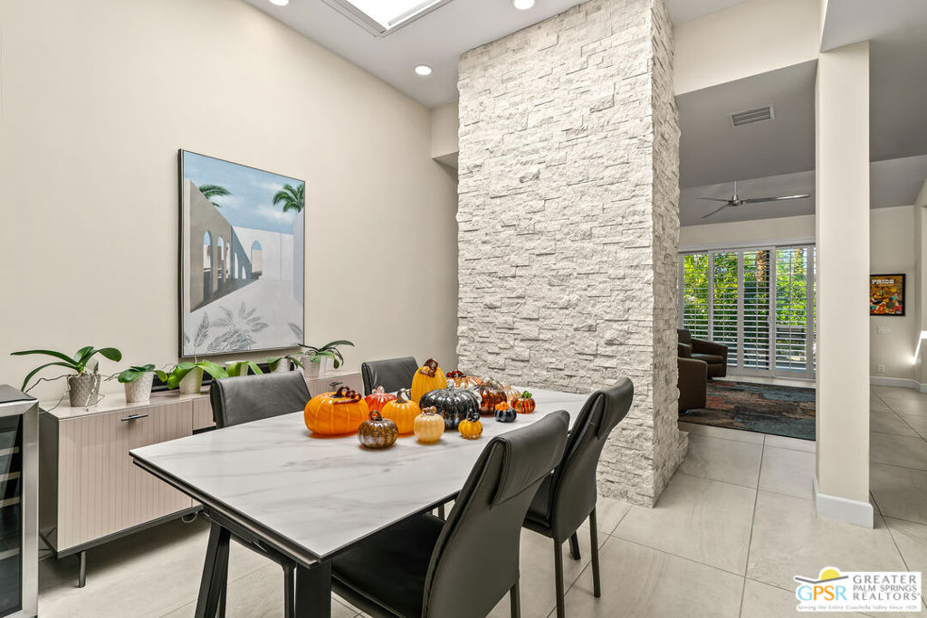 Palm Regency - Residential