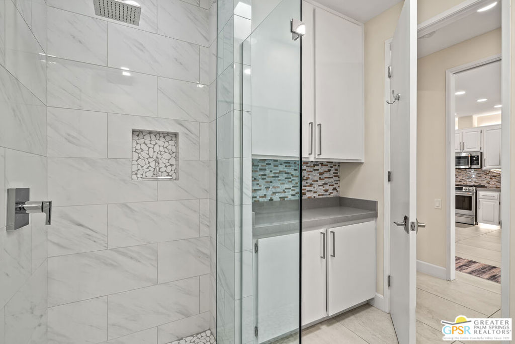 Palm Regency - Residential