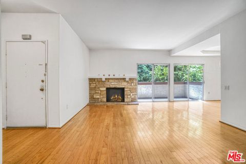 Photo of 5534 Sylmar Avenue #5, Sherman Oaks, CA 91401 (MLS # 25610705) Photo of 5534 Sylmar Avenue #5, Sherman Oaks, CA 91401 (MLS # 25610705)