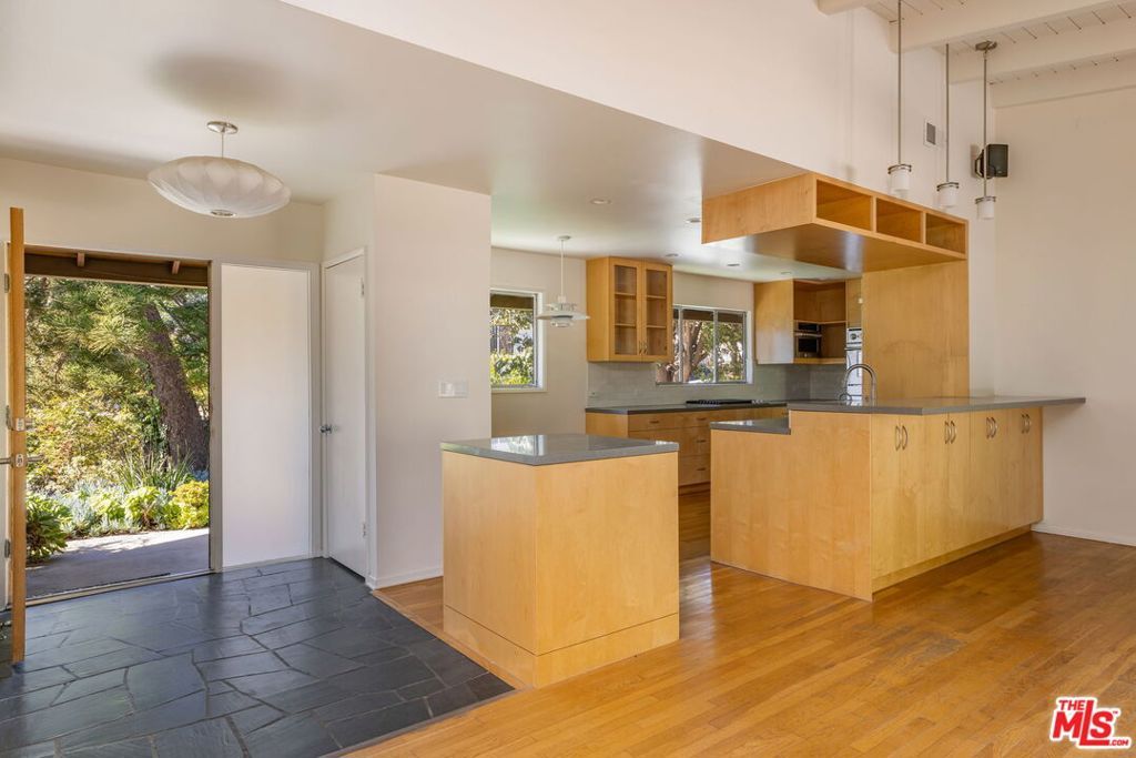 Photo of 1362 Marinette Road, Pacific Palisades, CA 90272 (MLS # 26655505)