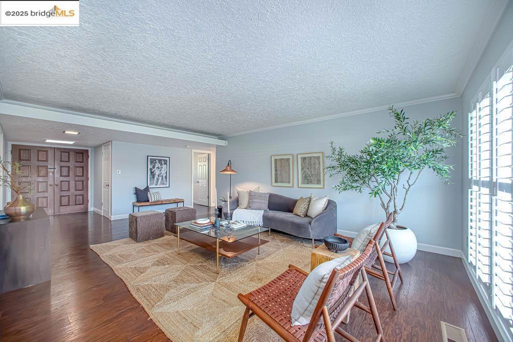 LAND PARK - Residential