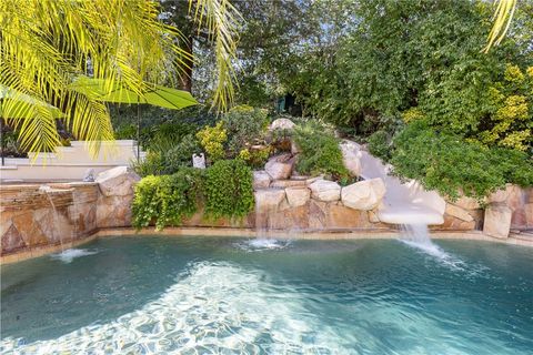 Photo of 24587 Lola Ln, Newhall, CA 91321 (MLS # SR26015528)