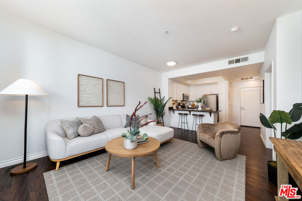 4060 Glencoe Avenue 222