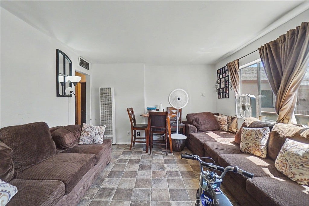 3249 E 4th Street