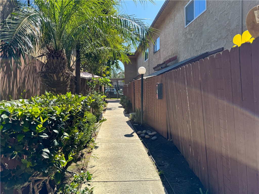 9019 Cedros Avenue 12