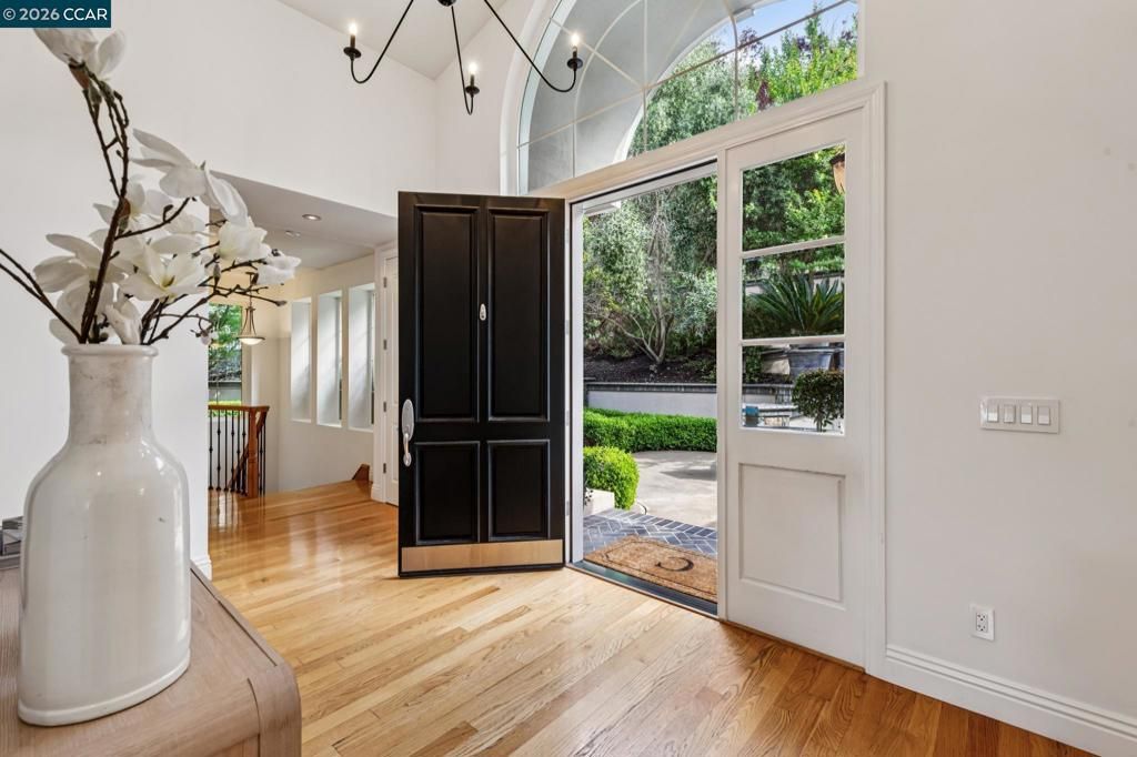 Photo of 612 Sugarloaf Ct Ct, Walnut Creek, CA 94596 (MLS # 41130414)