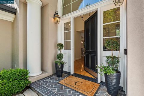 Photo of 612 Sugarloaf Ct Ct, Walnut Creek, CA 94596 (MLS # 41130414)