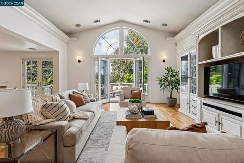 Photo of 612 Sugarloaf Ct Ct, Walnut Creek, CA 94596 (MLS # 41130414)