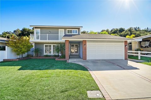 Photo of 29392 Hillrise Dr, Agoura Hills, CA 91301 (MLS # SR25251335)