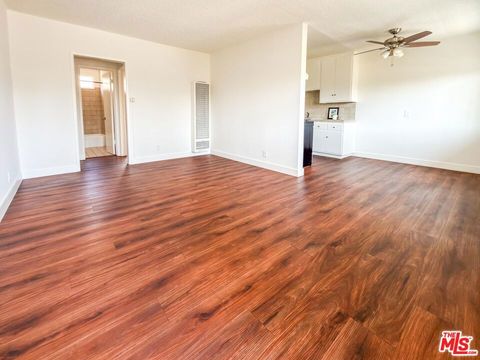 Photo of 2540 3rd Avenue #6, Los Angeles, CA 90018 (MLS # 26763587)