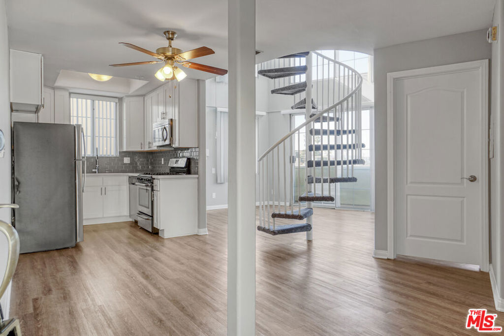 6925 Kittyhawk Avenue