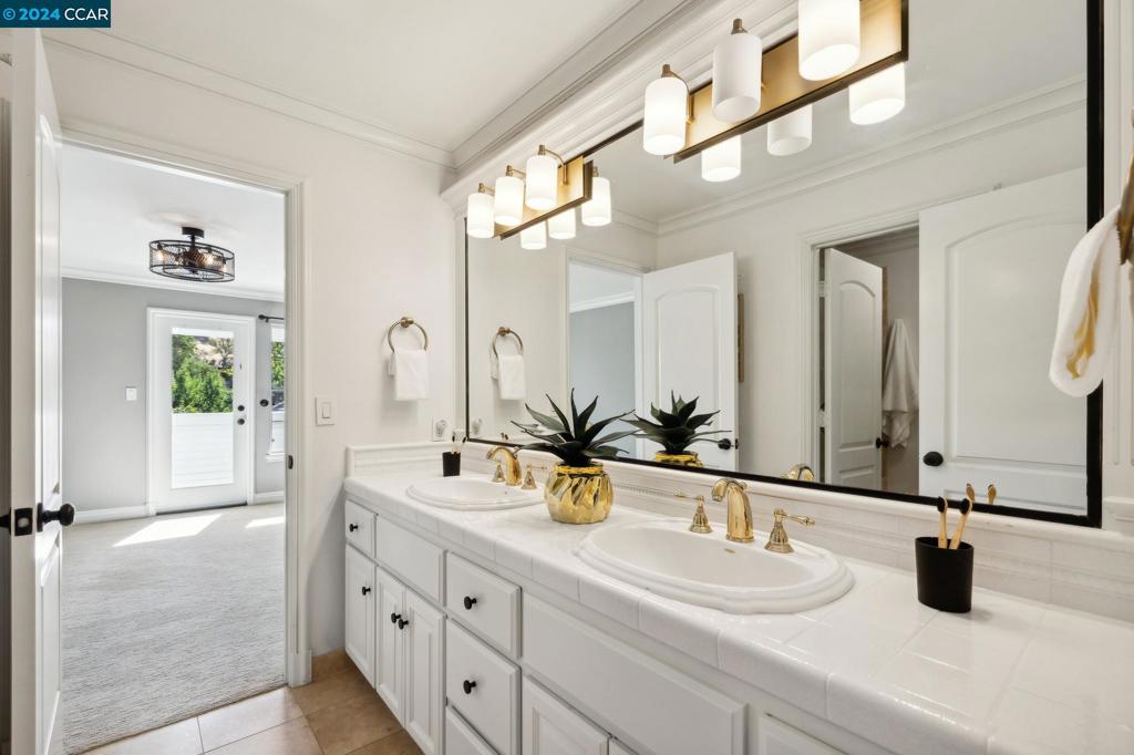 STONEGATE - Residential