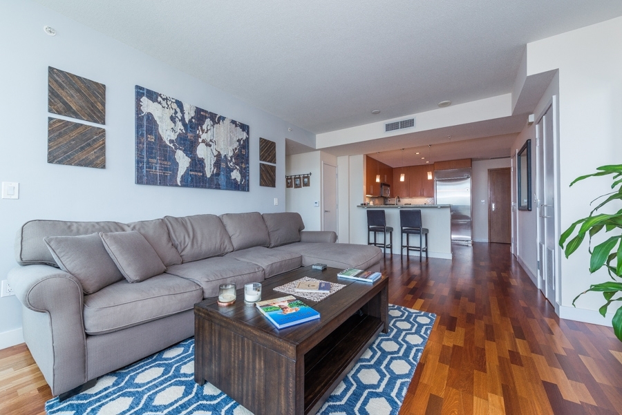 RARELY available ballpark view condo! This is the one you have been waiting for. Head out to your private balcony and enjoy the game. This unit looks into park at the park and offers a very private living experience with no direct buildings in front. The Legend boasts some of the finest amenities downtown including a pool, spa, sauna, steam room, fully equipped fitness center, 24 hour concierge and security, and a 3,200 sq ft party deck overlooking Petco Park. Unit includes one parking space. Neighborhoods: East Village Complex Features: ,,,,,,,,