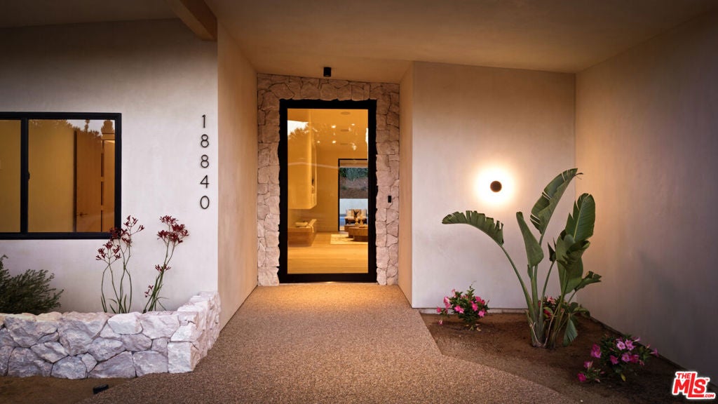 Photo of 18840 La Amistad Place, Tarzana, CA 91356 (MLS # 26829453)