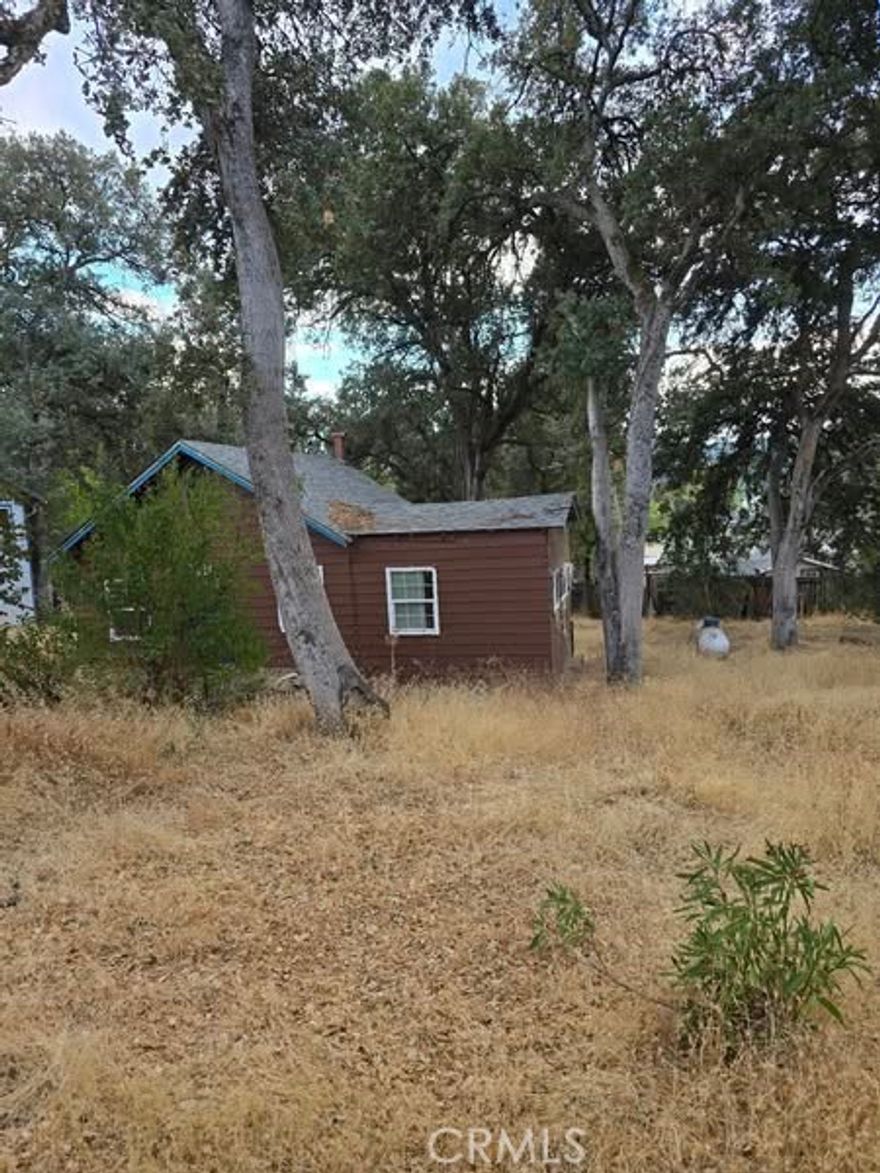 FIXER UPPER OPPORTUNITY! This classic cabin style home sits on a double lot. Located only 2 mins from the lake! Bring your tools and your vision to turn this cabin into your little slice of paradise. whether you're looking for a vacation home, an everyday home or just an investment this one is definitely

 worth a look!