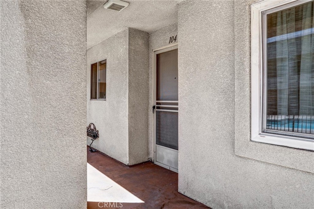 430 N Holliston 104