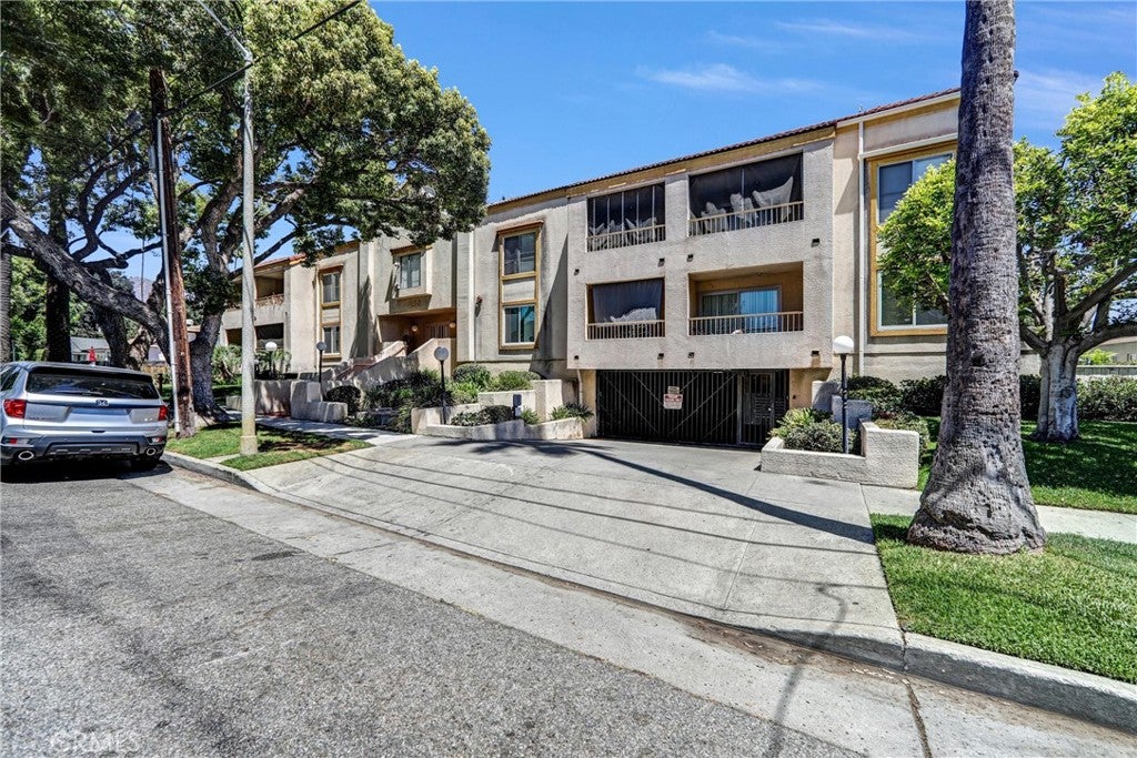 430 N Holliston AVE 104, Pasadena CA 91106