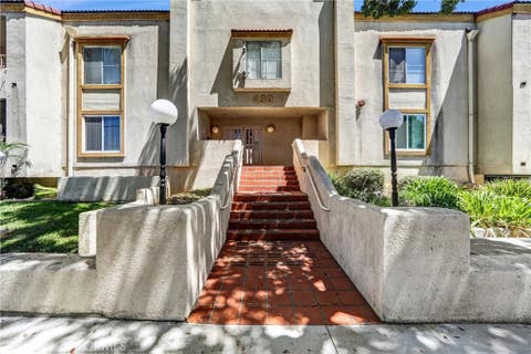 Photo of 430 N Holliston AVE #104, Pasadena, CA 91106 (MLS # WS26183365)