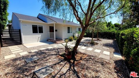 Photo of 17629 Burbank Boulevard, Encino, CA 91316 (MLS # 26669073)