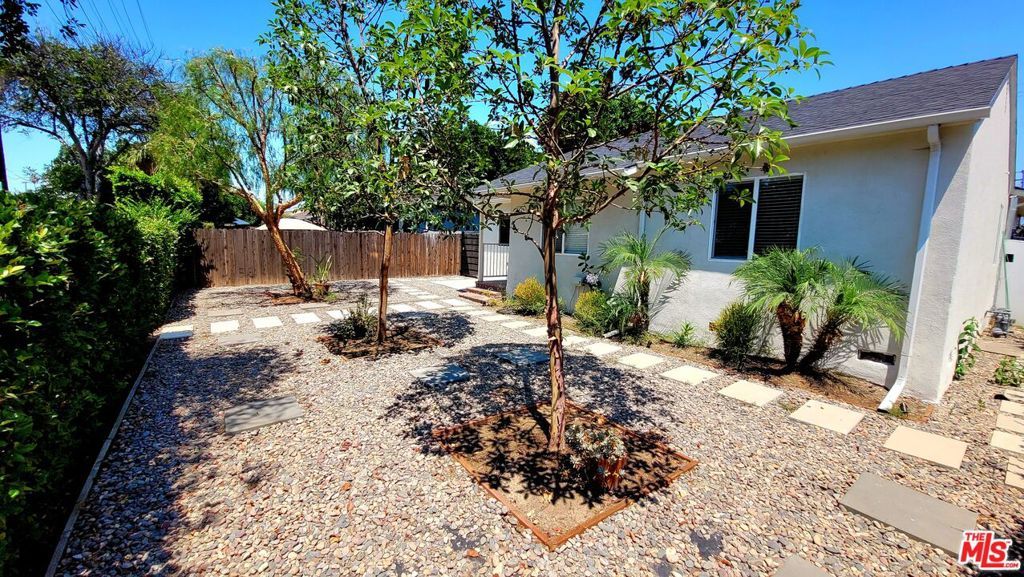 Photo of 17629 Burbank Boulevard, Encino, CA 91316 (MLS # 26669073)