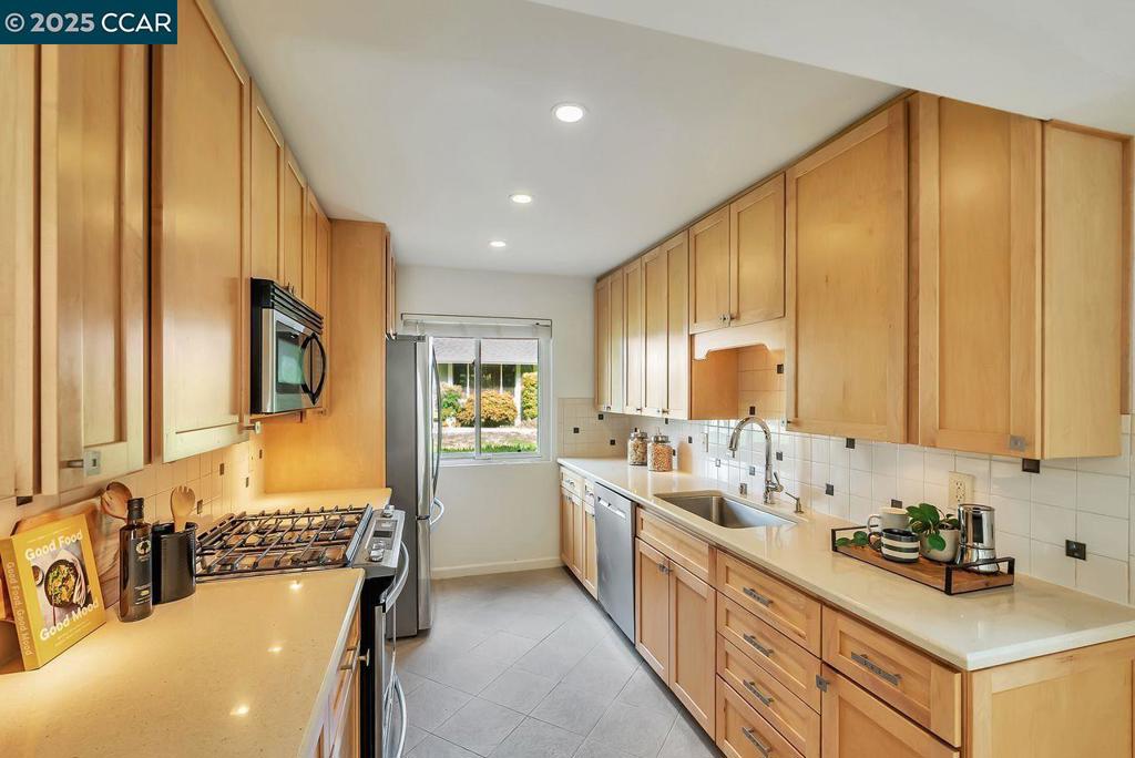 MIRAMONTE GARDNS - Residential