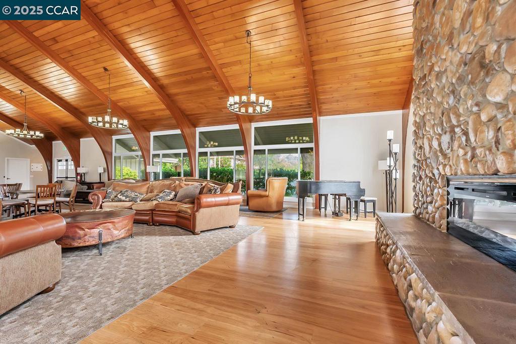 MIRAMONTE GARDNS - Residential