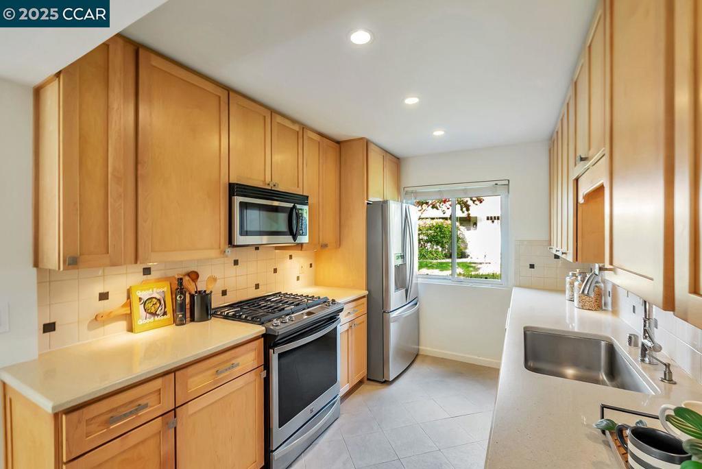 MIRAMONTE GARDNS - Residential