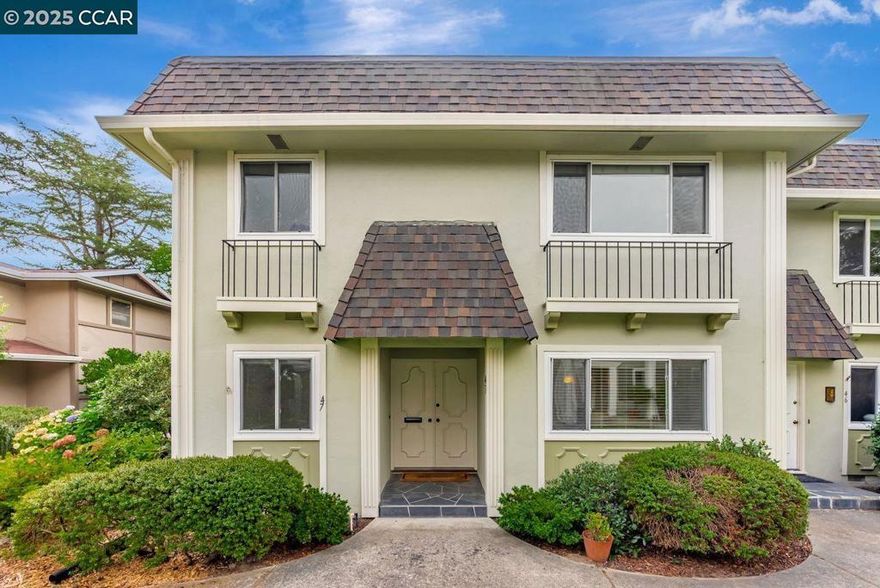 Gorgeous renovated end unit with four bedrooms, 3 full baths located in the sought after Miramonte Gardens community. One full bed/bath downstairs with large open dining & living rooms, wall of glass doors to rear private yard. Primary bedroom plus two additional bedroom and one bath complete the second level. Walk to 13 years of top-rated schools, shopping, restaurants, transportation and Sunday Farmers Market. This is a house you will want to call home!!