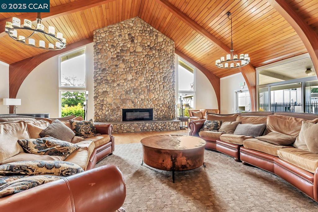 MIRAMONTE GARDNS - Residential