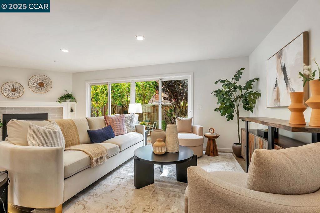 MIRAMONTE GARDNS - Residential