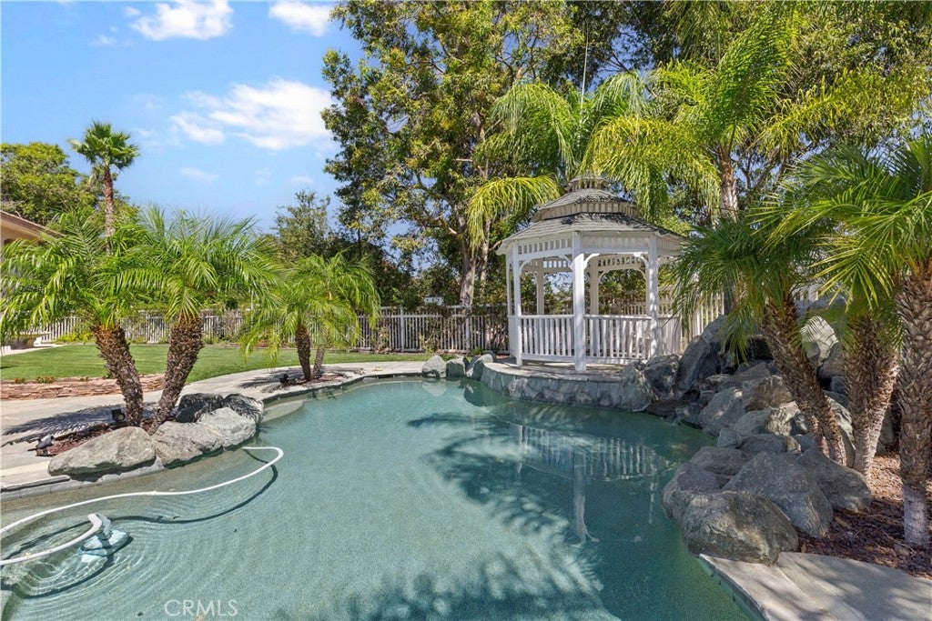 38586 Hillside Trail