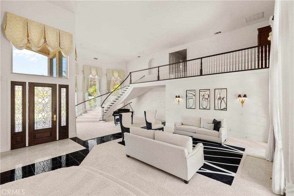 38586 Hillside Trail