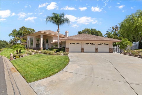 Photo of 38586 Hillside Trail DR, Murrieta, CA 92562 (MLS # SW26205105)