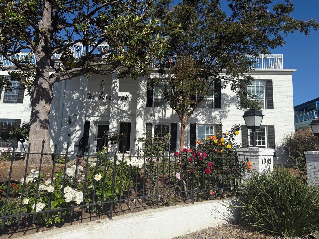 Freshly painted with new appliances, wall heaters, laminate floors in the living room. The bedrooms have individual heaters and thermostats, new carpets and huge closets. Well situated on the first floor, the sliding glass door opens to the pool and patio.