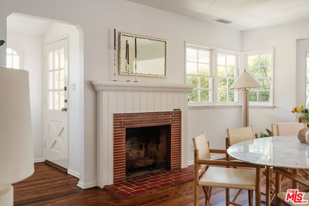 222 W Hillsdale Street