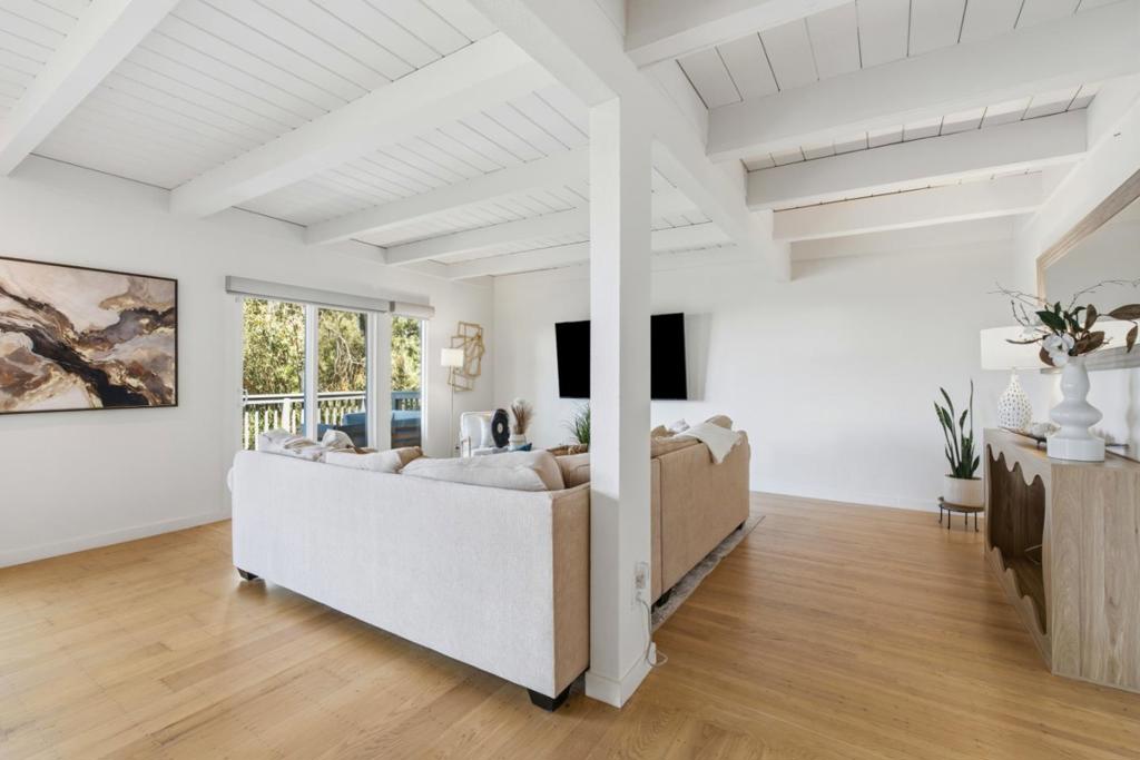 2323 Mastlands Drive, Oakland CA 94611