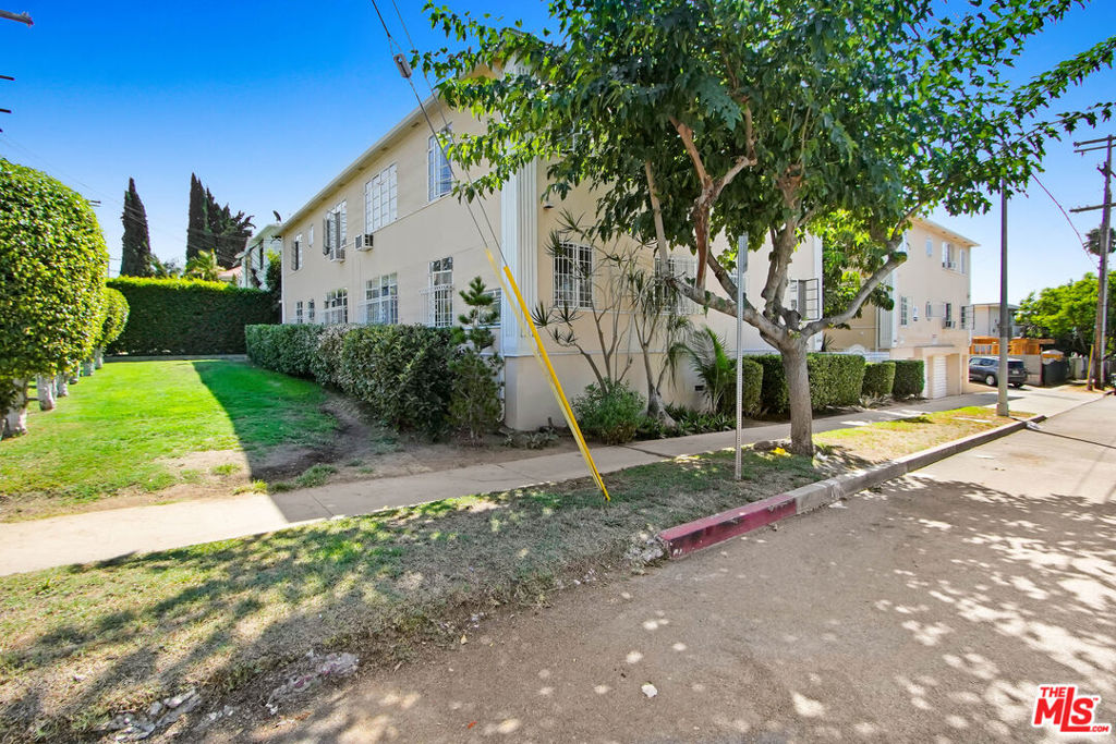 1860 N Alexandria Avenue