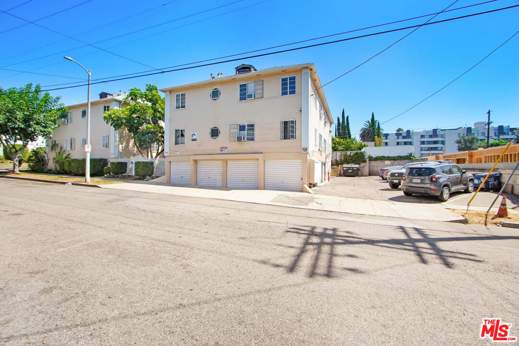 1860 N Alexandria Avenue
